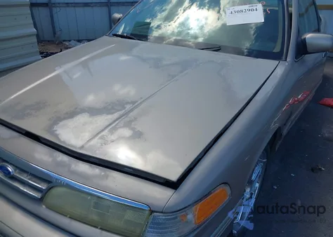 1995 Ford Crown Victoria Lx z USA, uszkodzony, nr VIN 2FALP74W8SX206290